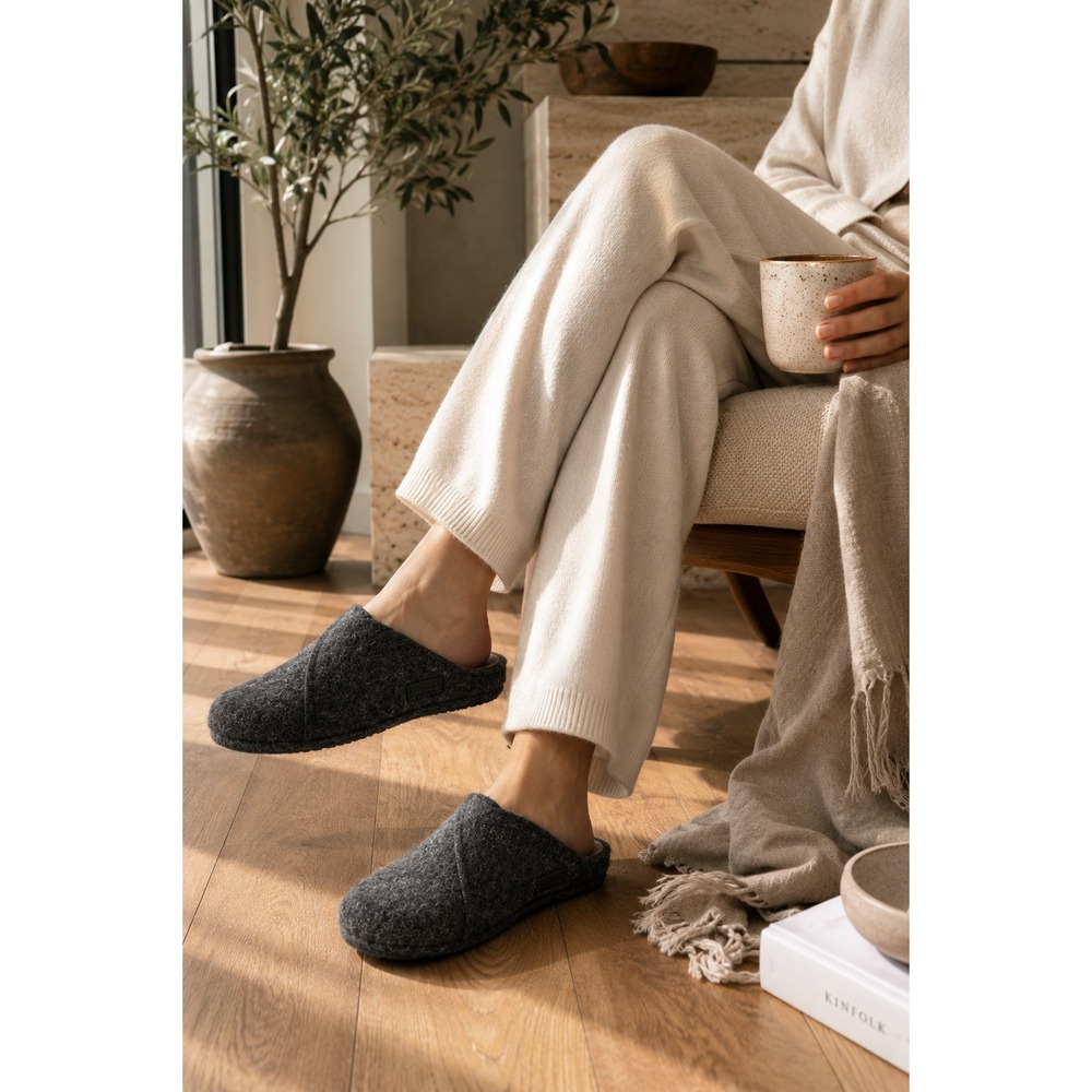 Taos WOOLED CLASS Clogs Women 7-7.5 Charcoal Slip On Comfort 38 HOUSE SLIPPERS